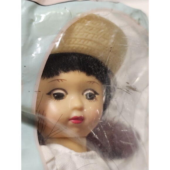 Madme Alexander Setting Cell Toy McDonald's One 4.5 " Doll Toy Set of 2 Figures - Picture 6 of 11